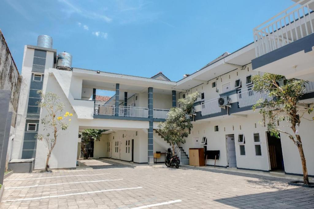 Capital O 1475 Oemah Jawa Family Residence Jember Ngoại thất bức ảnh