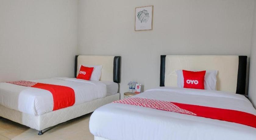 Capital O 1475 Oemah Jawa Family Residence Jember Ngoại thất bức ảnh