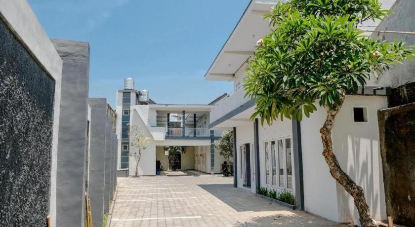 Capital O 1475 Oemah Jawa Family Residence Jember Ngoại thất bức ảnh