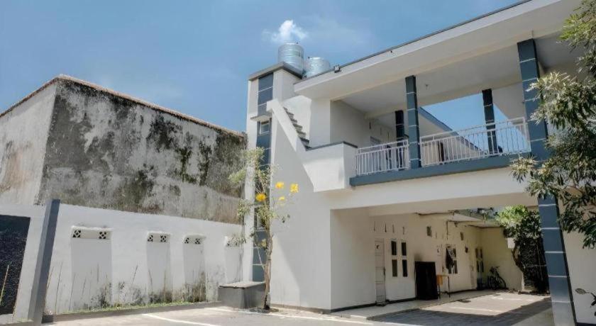 Capital O 1475 Oemah Jawa Family Residence Jember Ngoại thất bức ảnh